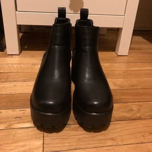 Grunge chunky black boots